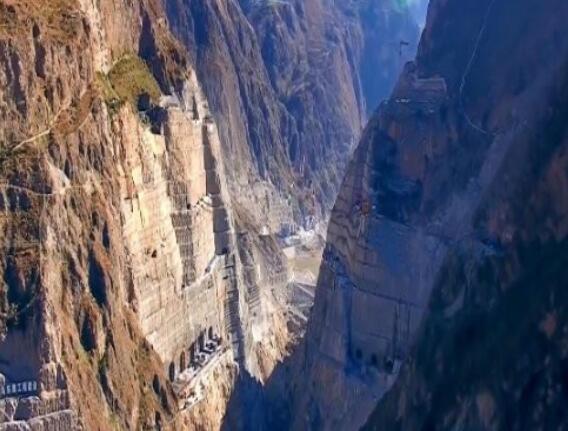 為建烏東德水電站，在峽谷底部挖90米深洞穴，用來干嘛的？