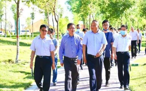 國(guó)家電投集團(tuán)黨組成員、副總經(jīng)理王樹東一行赴七師胡楊河市調(diào)研