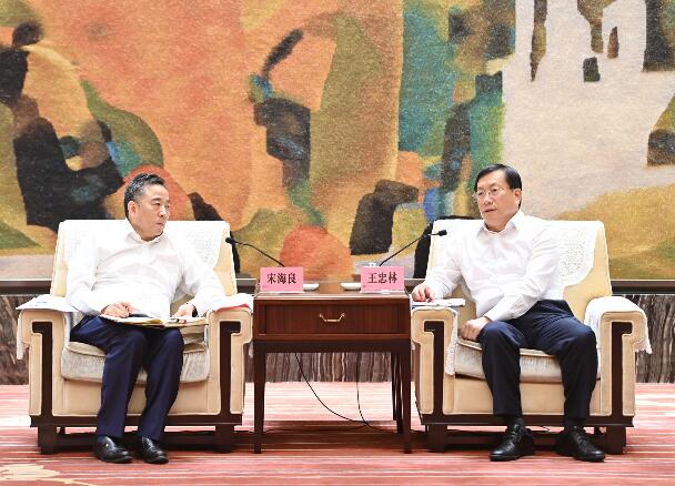 宋海良拜會(huì)武漢市委書(shū)記王忠林、市長(zhǎng)周先旺