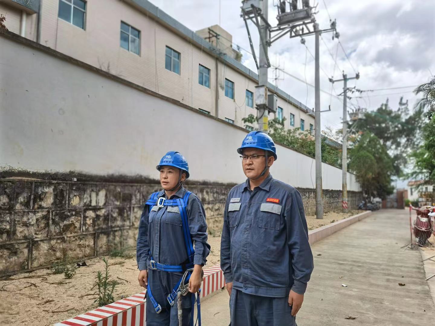 臨滄云縣供電局黨員帶頭開展崗評，促員工技能快速提升