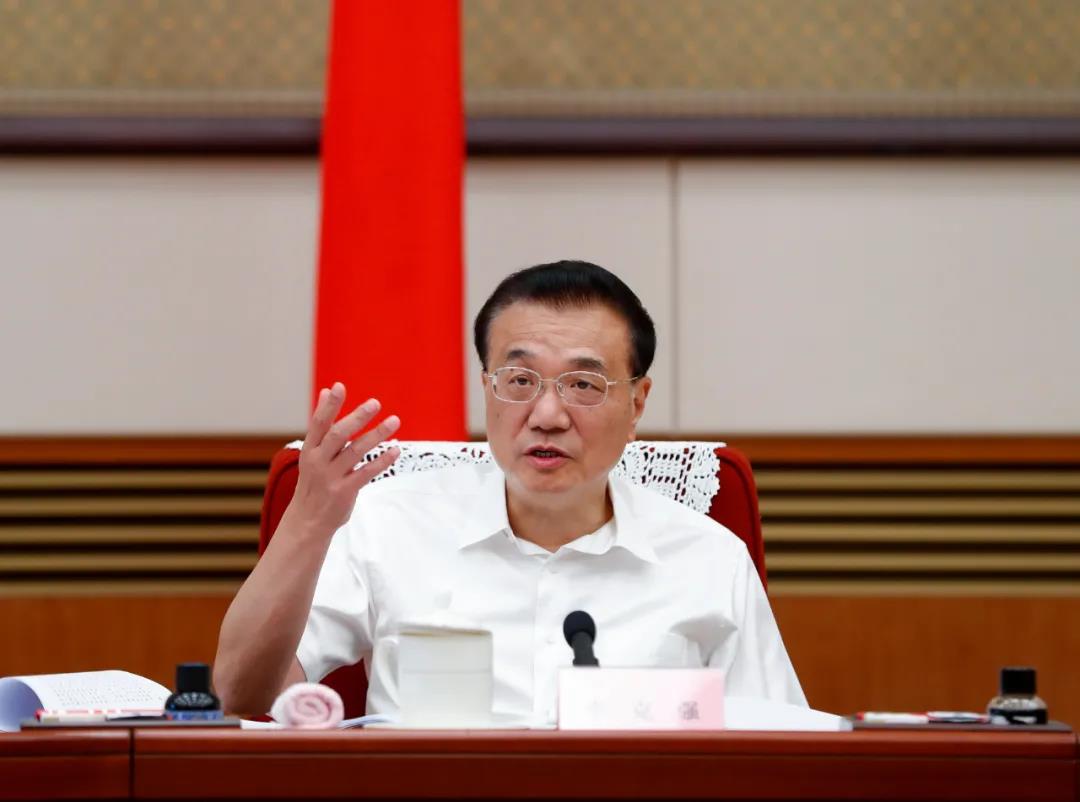 李克強(qiáng)：發(fā)揮西部風(fēng)、光、水電等優(yōu)勢 建大型清潔能源基地