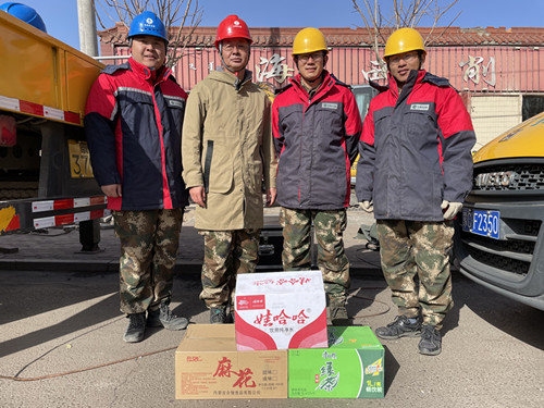 烏海電業(yè)局配電帶電作業(yè)處助力“煤改電”，送溫暖進(jìn)現(xiàn)場
