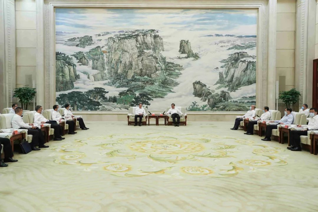 國家電網(wǎng)董事長辛保安與河北省委書記倪岳峰、省長王正譜會談