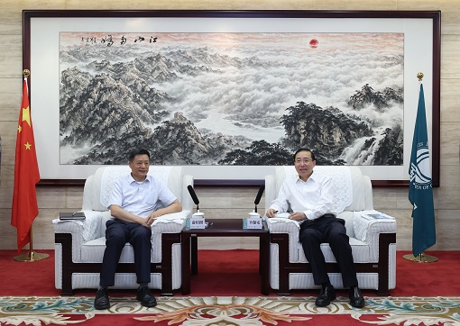 國家電網(wǎng)有限公司董事長、黨組書記辛保安與東方電氣集團董事長俞培根會談