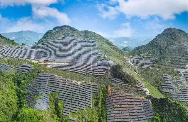 全國首例！吉電股份“大容量、高坡度”集中式山地光伏項目并網(wǎng)