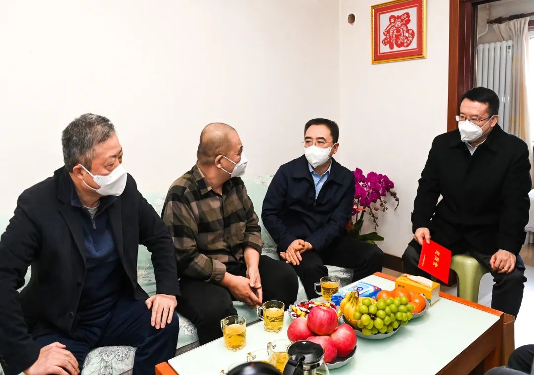 鄒磊、劉明勝走訪慰問(wèn)退休老領(lǐng)導(dǎo)、勞模遺屬、困難黨員群眾