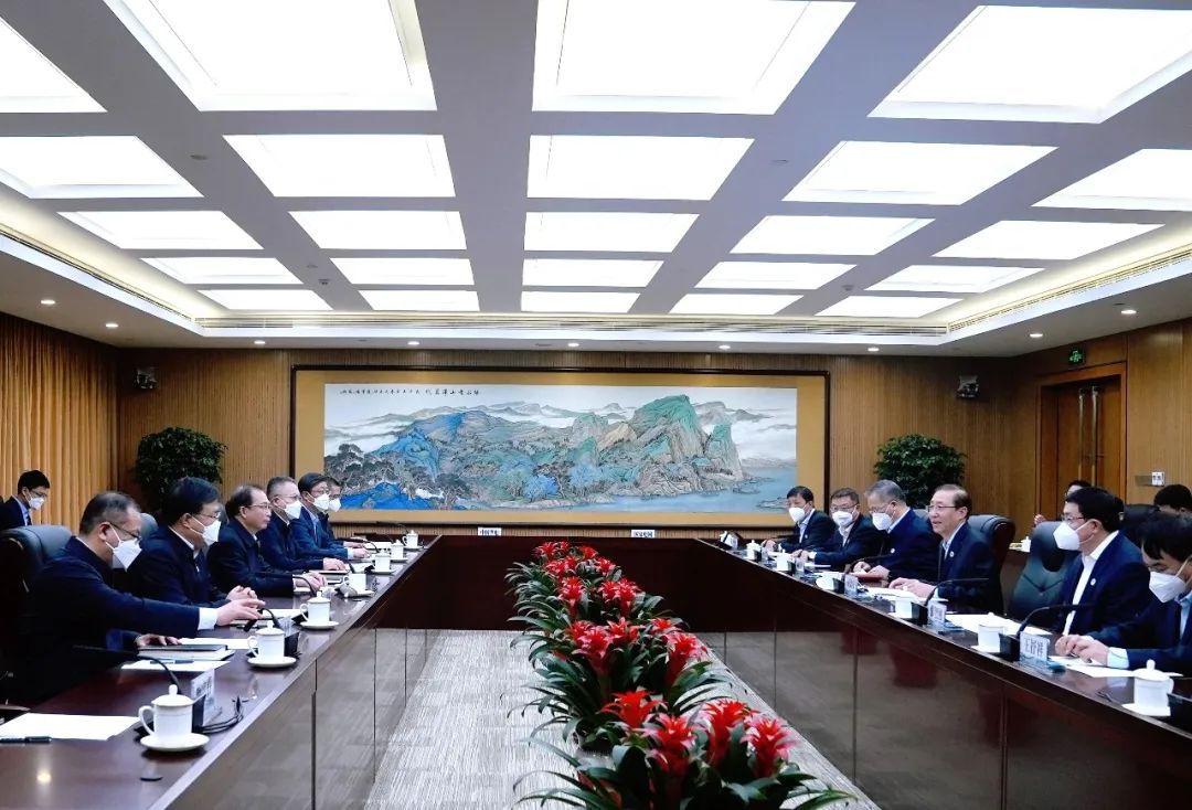 華電集團董事長江毅、總經(jīng)理葉向東與國家電網(wǎng)董事長辛保安、總經(jīng)理張智剛舉行會談