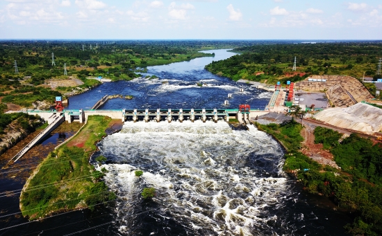 中國電建設(shè)計承建的烏干達(dá)最大水電站首臺機組并網(wǎng)發(fā)電
