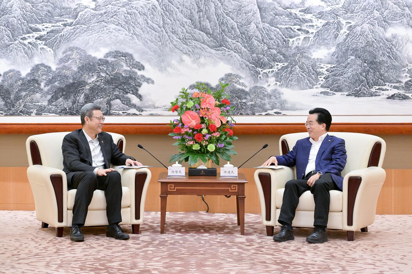 國(guó)家電投黨組書記、董事長(zhǎng)錢智民與中國(guó)旅游集團(tuán)董事長(zhǎng)陳寅會(huì)談