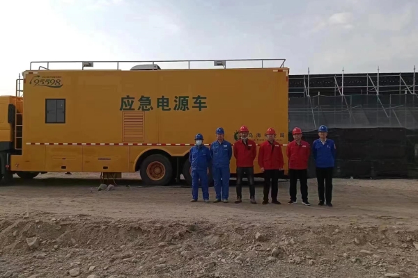 烏海市千里山供電公司：保電路上，我們一直在