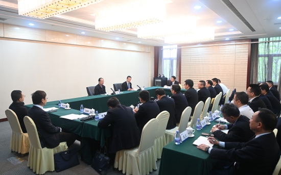 丁焰章與新任職子企業(yè)黨委書記、董事長集體談話