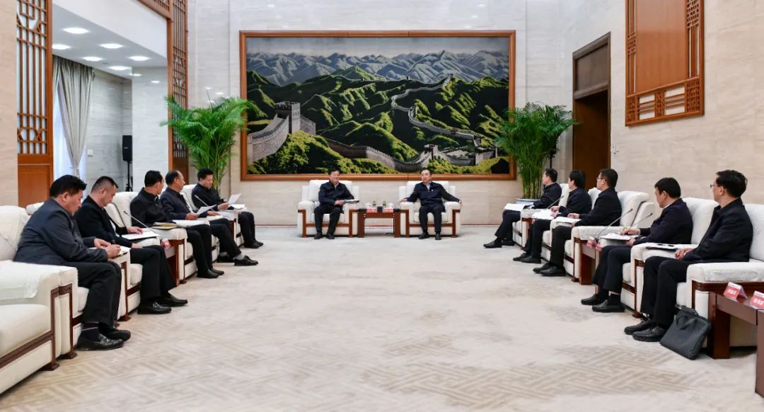 大唐集團(tuán)黨組書記、董事長鄒磊與青海省海南州委書記呂剛、州長尕瑪朋措會談
