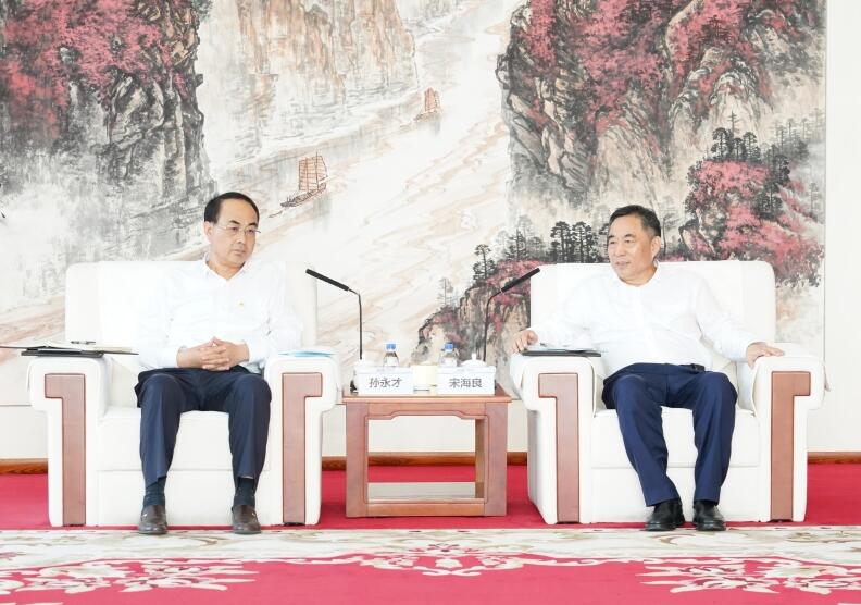 中國能建黨委書記、董事長宋海良與中國中車黨委書記、董事長孫永才會談
