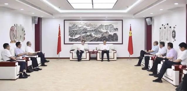 漯河市委書(shū)記秦保強(qiáng)、市長(zhǎng)黃鈁會(huì)見(jiàn)中國(guó)電建華中區(qū)總部黨委書(shū)記、總經(jīng)理蹇尚友一行