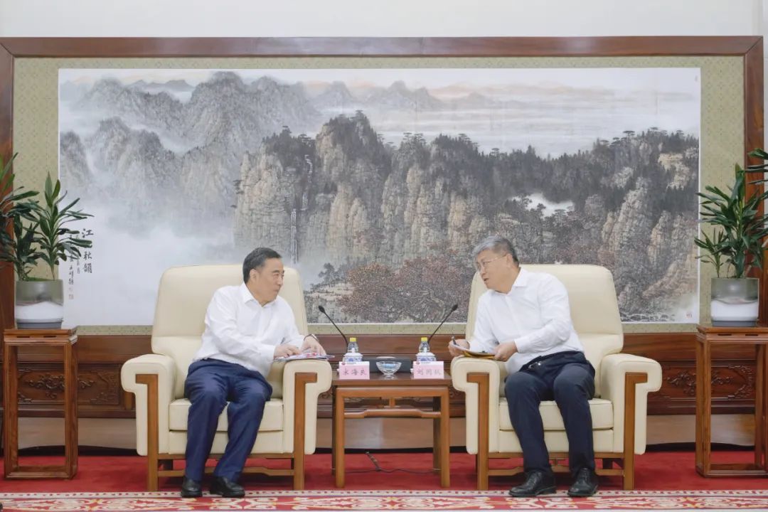 中國(guó)能建黨委書記、董事長(zhǎng)宋海良與國(guó)家能源集團(tuán)黨組書記、董事長(zhǎng)劉國(guó)躍會(huì)談