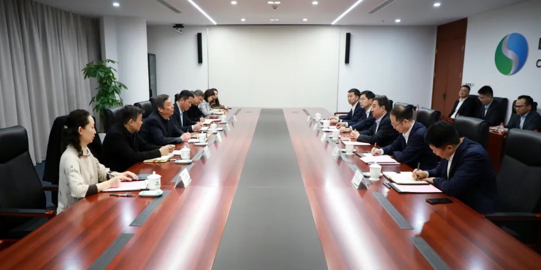 中國(guó)電氣裝備黨委書記、董事長(zhǎng)白忠泉會(huì)見上海市經(jīng)濟(jì)和信息化委員會(huì)副主任戎之勤