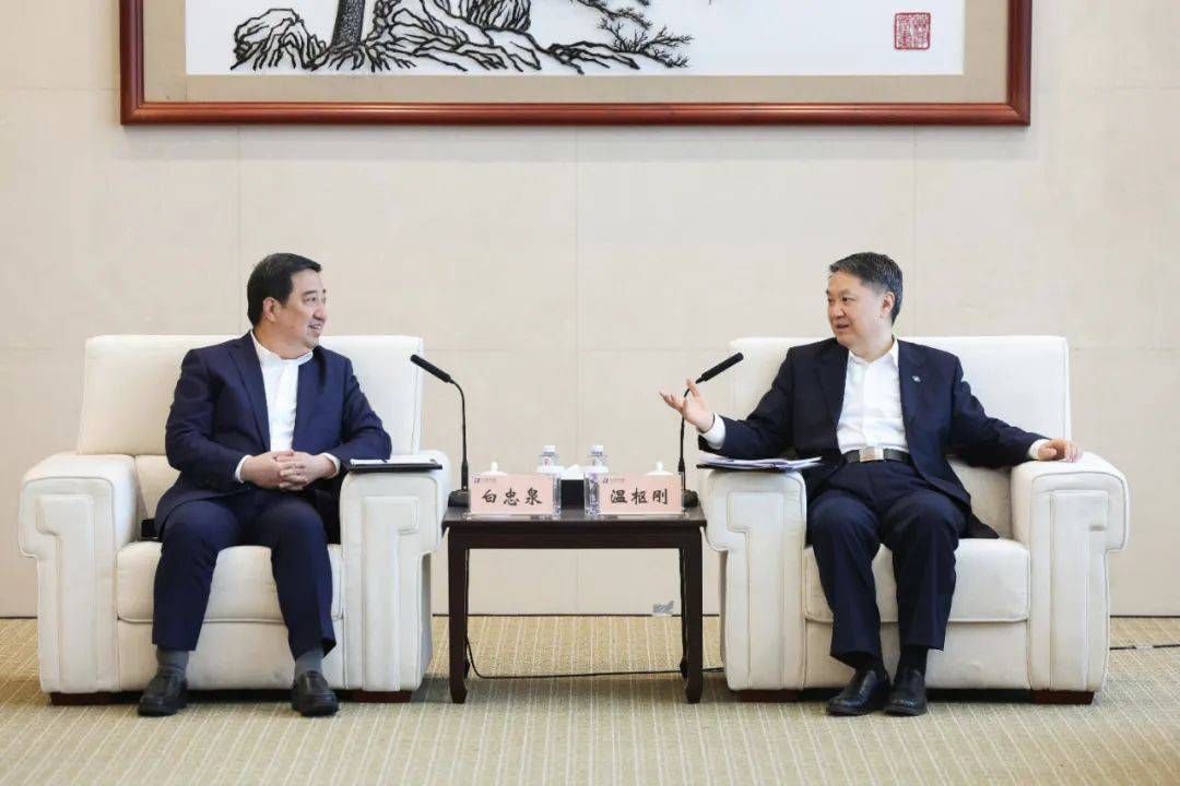中國(guó)電氣裝備董事長(zhǎng)白忠泉、總經(jīng)理周群拜訪中國(guó)華能董事長(zhǎng)溫樞剛