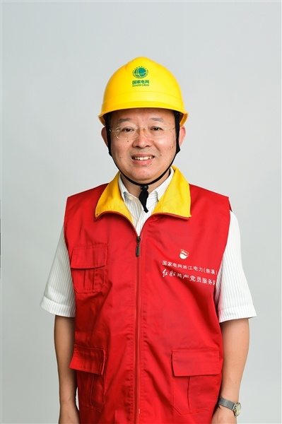 全國人大代表、國網(wǎng)浙江慈溪市供電公司客服中心社區(qū)經(jīng)理錢海軍——讓訴訟服務之光照亮千家萬戶