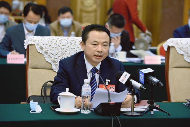 【兩會好聲音】全國人大代表、天能控股董事長張?zhí)烊危和苿印犊稍偕茉捶ā沸抻啠Ｕ蠂夷茉窗踩? width=