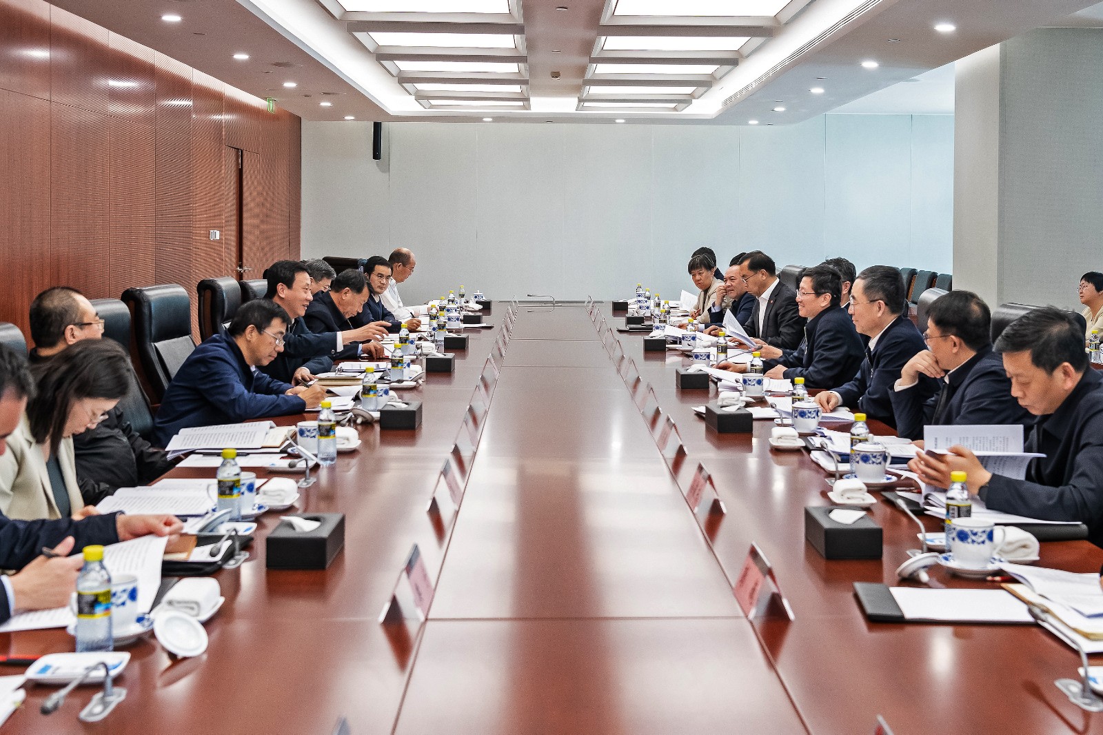 國家能源局黨組成員、副局長任京東一行到國家能源集團(tuán)調(diào)研