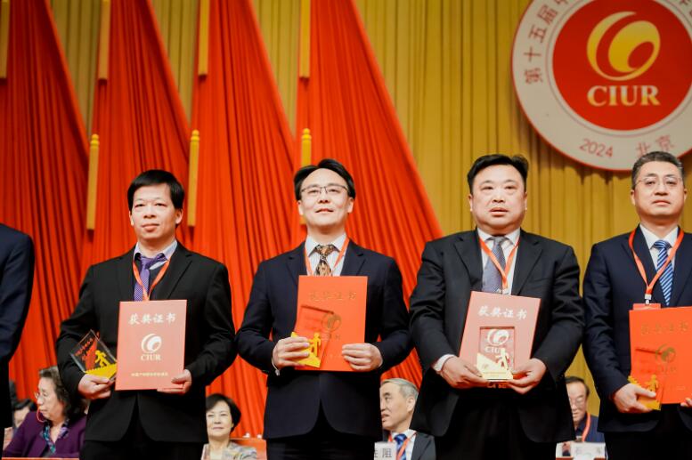 中國能建綠色建材公司黨委書記、董事長，綠色先進(jìn)材料研究院院長蔣洋榮獲“2023年中國產(chǎn)學(xué)研合作創(chuàng)新獎(jiǎng)”