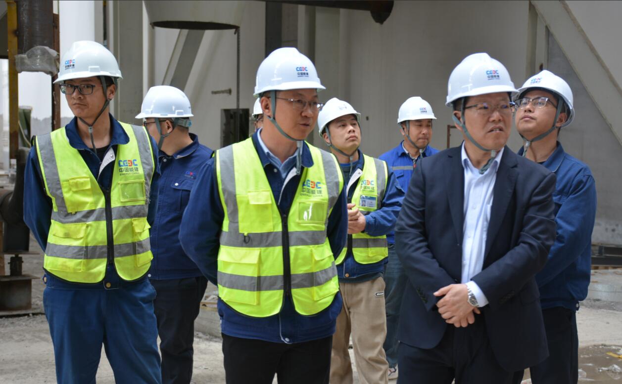 中國能建建筑集團(tuán)黨委副書記、總經(jīng)理羅耕能到正寧百萬項(xiàng)目指導(dǎo)調(diào)研