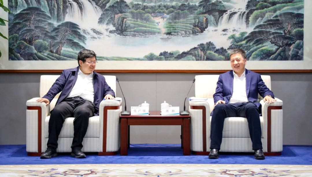 中國電氣裝備黨委副書記、總經(jīng)理周群會見濟南市副市長任廣鋒
