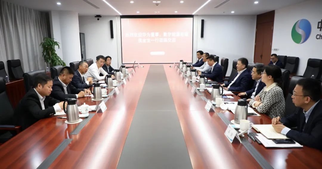 華為數(shù)字能源總裁侯金龍拜會中國電氣裝備黨委副書記、總經(jīng)理周群
