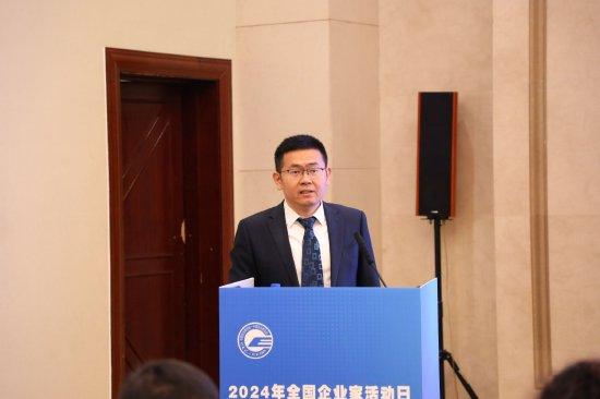 2023年中國新能源汽車銷量達950萬輛，在新能源汽車領(lǐng)域全球領(lǐng)先