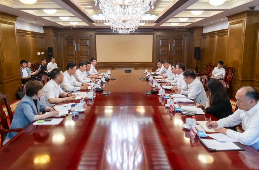 大唐集團總經(jīng)理、黨組副書記張傳江與阜新市委書記胡濤、市長周鵬舉會談