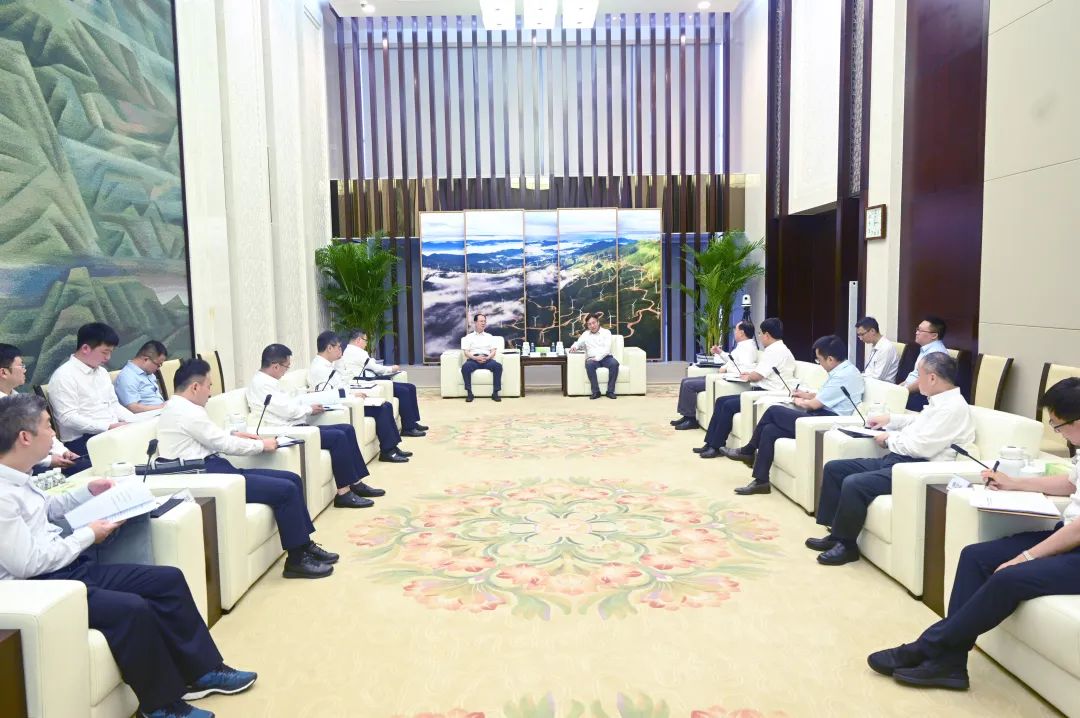 中國電建黨委書記、董事長丁焰章與國家電投黨組書記、董事長劉明勝會談