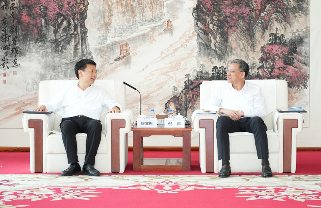 中國能建黨委副書記、總經(jīng)理倪真與宜賓市市長廖文彬會談