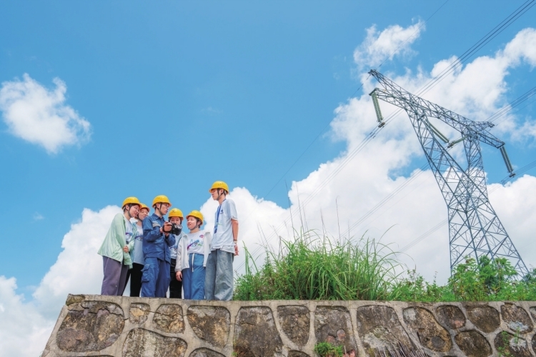 南方電網(wǎng)2024年港澳大學生、臺灣青年暑期實習項目圓滿結(jié)束