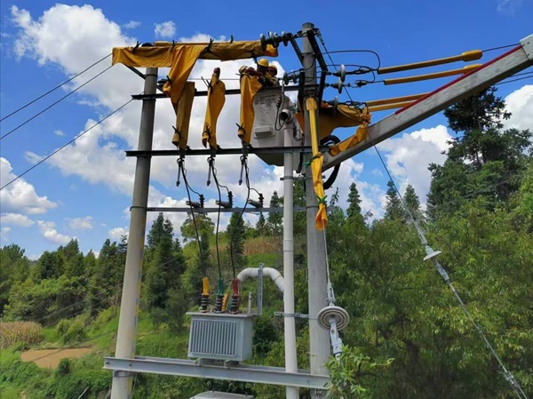 貴州石阡供電局大力推進低電壓、重過載專項治理，提升電力供應穩(wěn)定性
