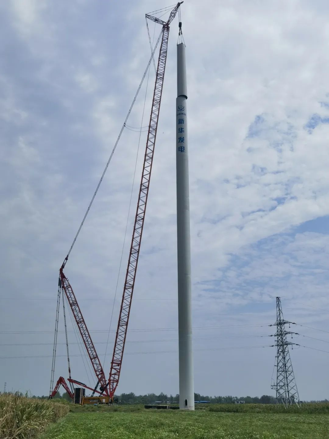 河南省唐河縣東王集、畢店60兆瓦風(fēng)電項目塔筒圓滿完成吊裝