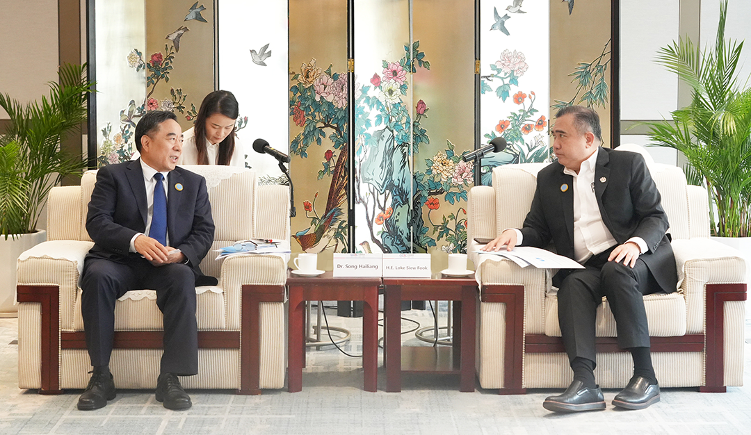 中國能建黨委書記、董事長宋海良與馬來西亞交通部部長陸兆福會談