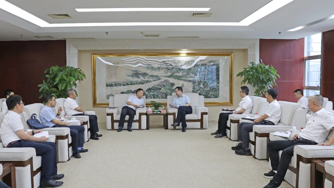大唐四川公司黨委書記、董事長梁華與水電十局黨委書記、董事長范開平會(huì)談