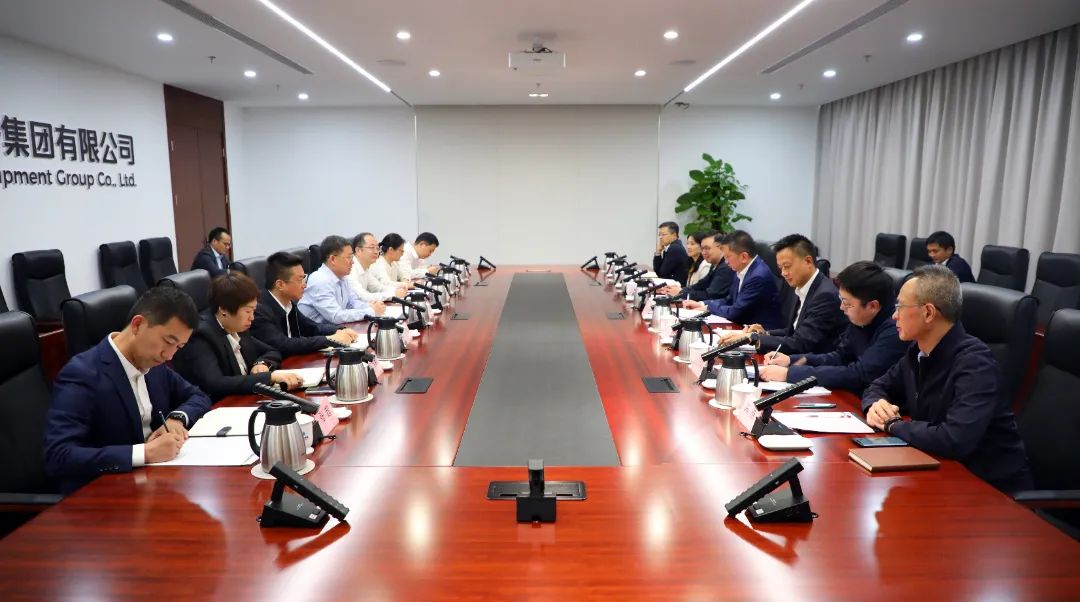 中國電氣裝備黨委書記、董事長李洪鳳會見上海市國資委黨委書記、主任賀青