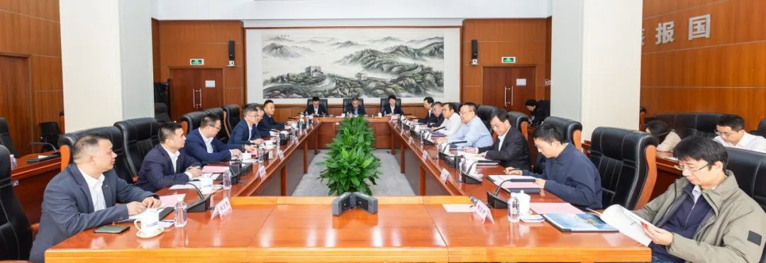 中核集團(tuán)會見特變電工黨委委員、總裁黃漢杰一行