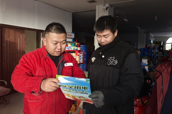 內(nèi)蒙古電力集團烏海千里山供電公司蒙電愛心光明行，用電無憂進社區(qū)