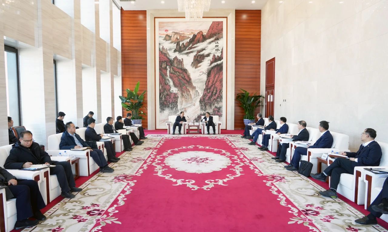 中國(guó)能建董事長(zhǎng)宋海良、總經(jīng)理倪真與中國(guó)南水北調(diào)集團(tuán)董事長(zhǎng)汪安南、總經(jīng)理孫志禹會(huì)談
