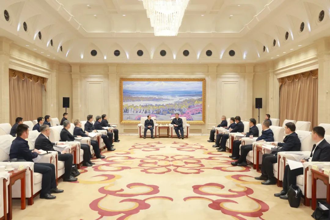 華電集團黨組書記、董事長江毅與新疆維吾爾自治區(qū)主要領(lǐng)導(dǎo)舉行會談