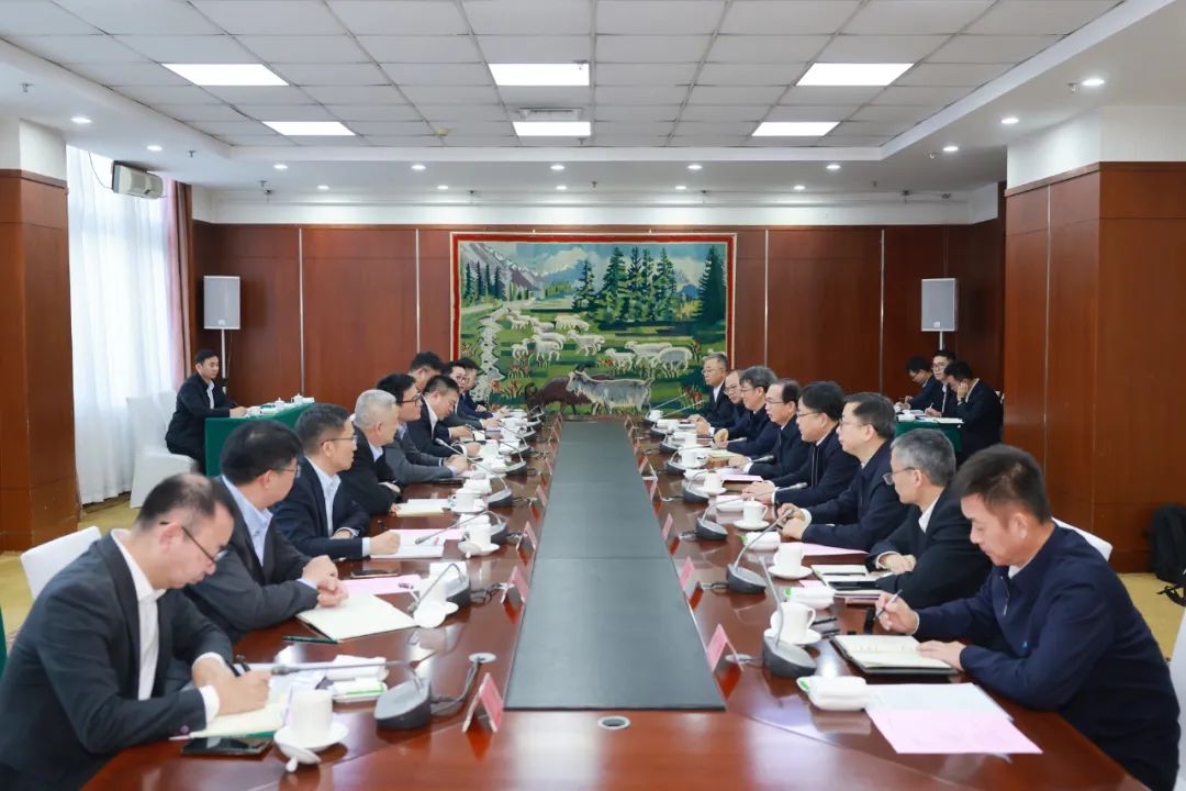 華電集團黨組書記、董事長江毅與上海電氣黨委書記、董事長吳磊舉行會談