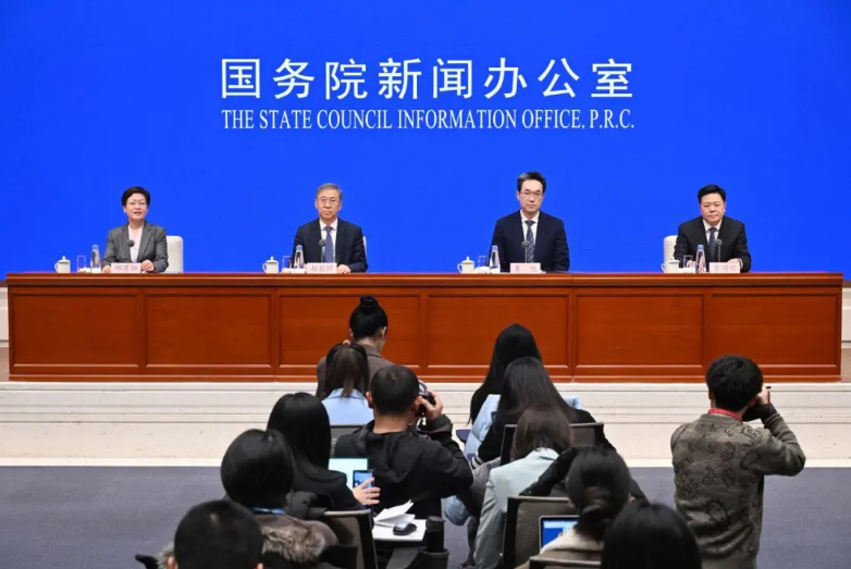 國家發(fā)改委：“沙戈荒”新能源基地加快建設(shè)，截至11月底，西北五省風(fēng)光裝機達(dá)到280GW左右