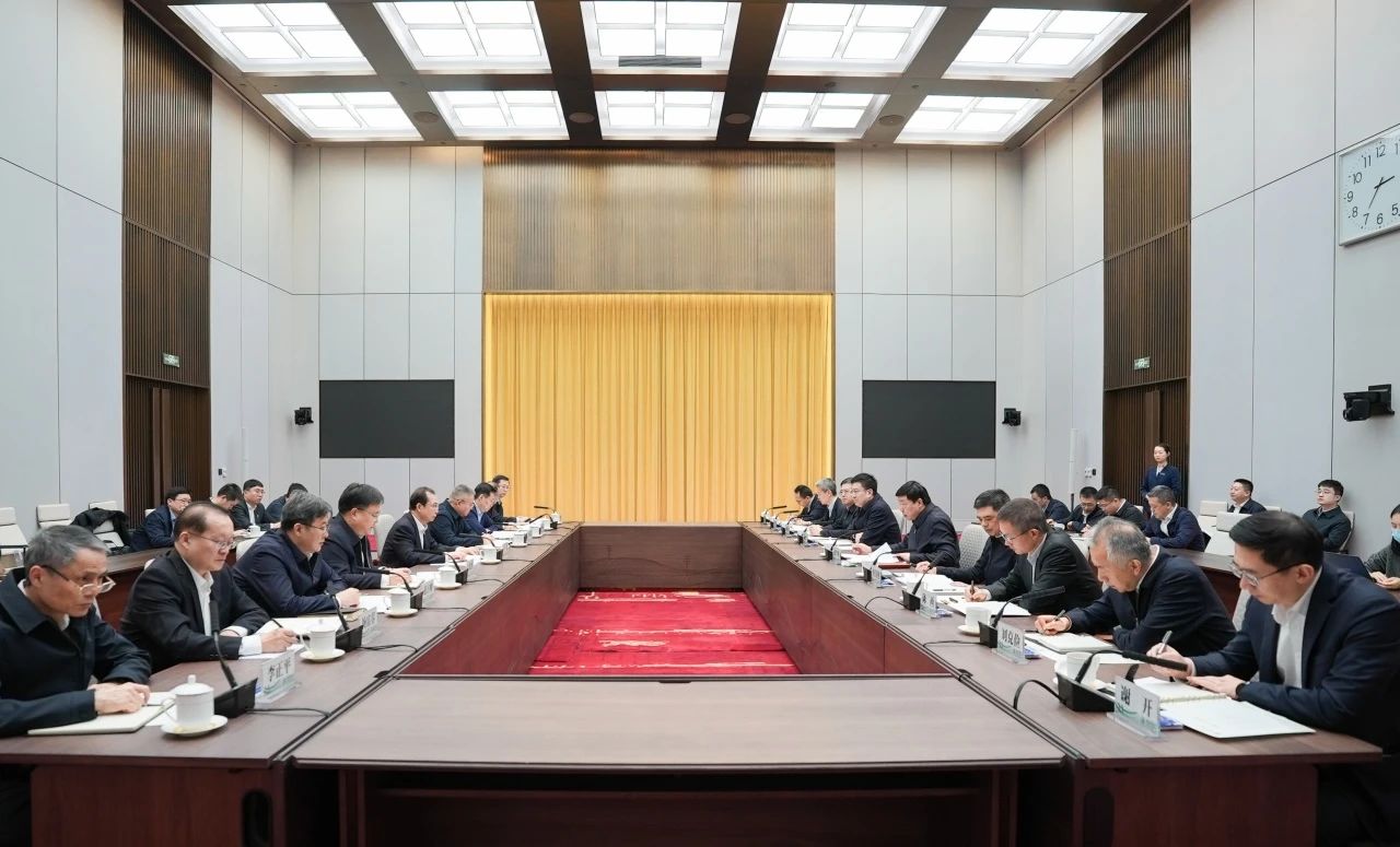 華電集團董事長江毅、總經理葉向東與國家電網(wǎng)董事長張智剛、總經理龐驍剛舉行會談