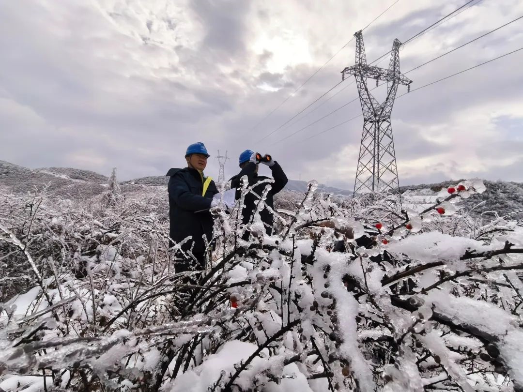 南方電網(wǎng)科技抗冰 讓冰雪“看得見(jiàn)、除得掉、防得住”