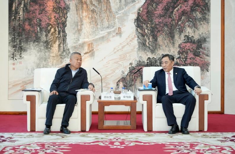 中國能建黨委書記、董事長宋海良與山東發(fā)展集團(tuán)黨委書記、董事長高長生會談