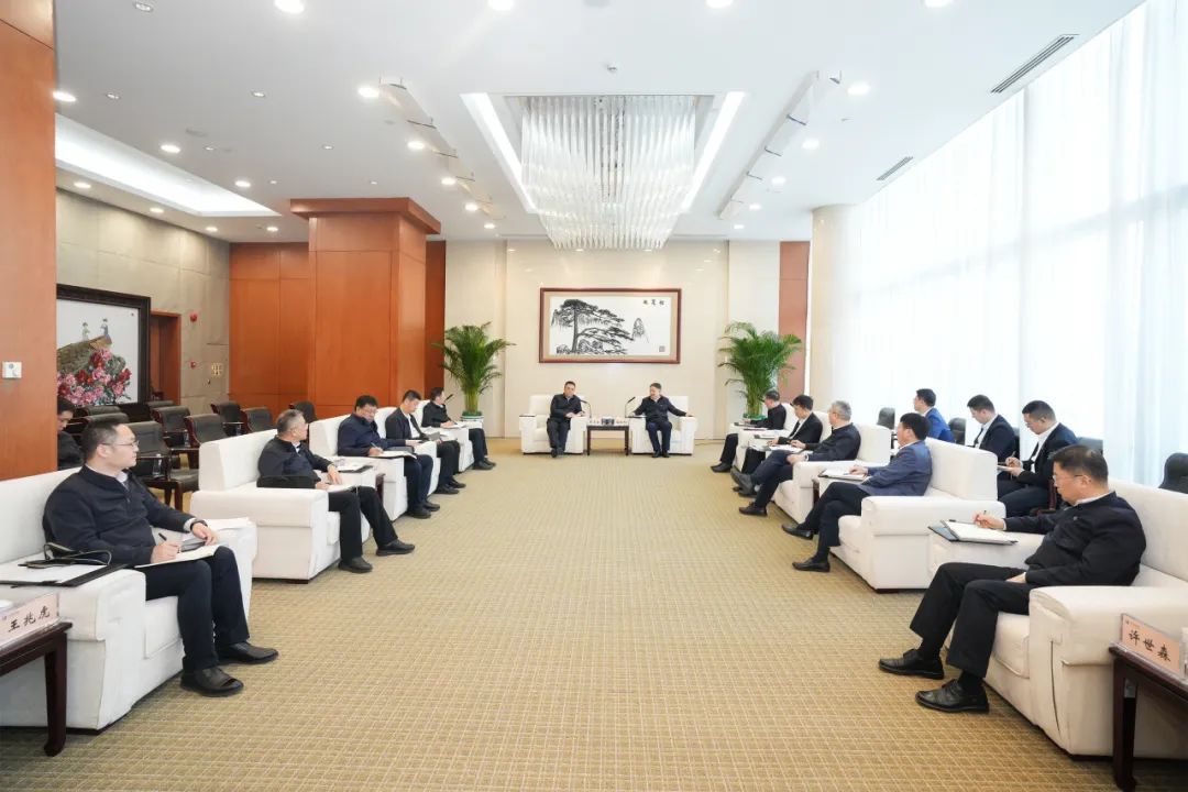 華能集團(tuán)董事長(zhǎng)溫樞剛、總經(jīng)理張文峰會(huì)見(jiàn)哈電集團(tuán)董事長(zhǎng)曹志安、總經(jīng)理黃偉