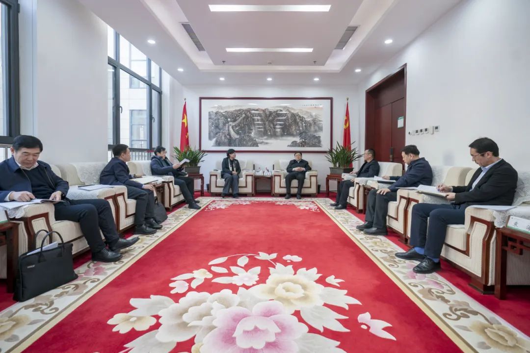 內(nèi)蒙古電力集團(tuán)與包頭市政府、中國二冶集團(tuán)、中國能建華北院和陜西院交流座談